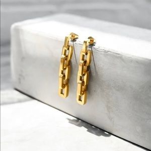 Supra Link Gold Earrings by Eddie Borgo